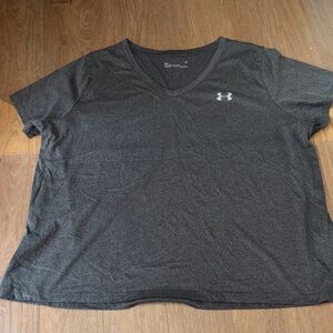 Under Armour Women's Charcoal V-Neck Tee Athletic Shirt Size 2X Plus Size